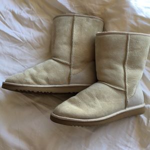GONE @ 11:59pm✨UGG Classic Short Boot In Sand